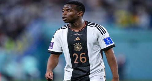 يوسوفا موكوكو يدين الإساءات العنصرية ويصفها بأنها شيء "مقزز"